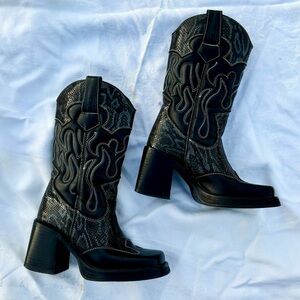 90s Destroy Spain Boots Size 6